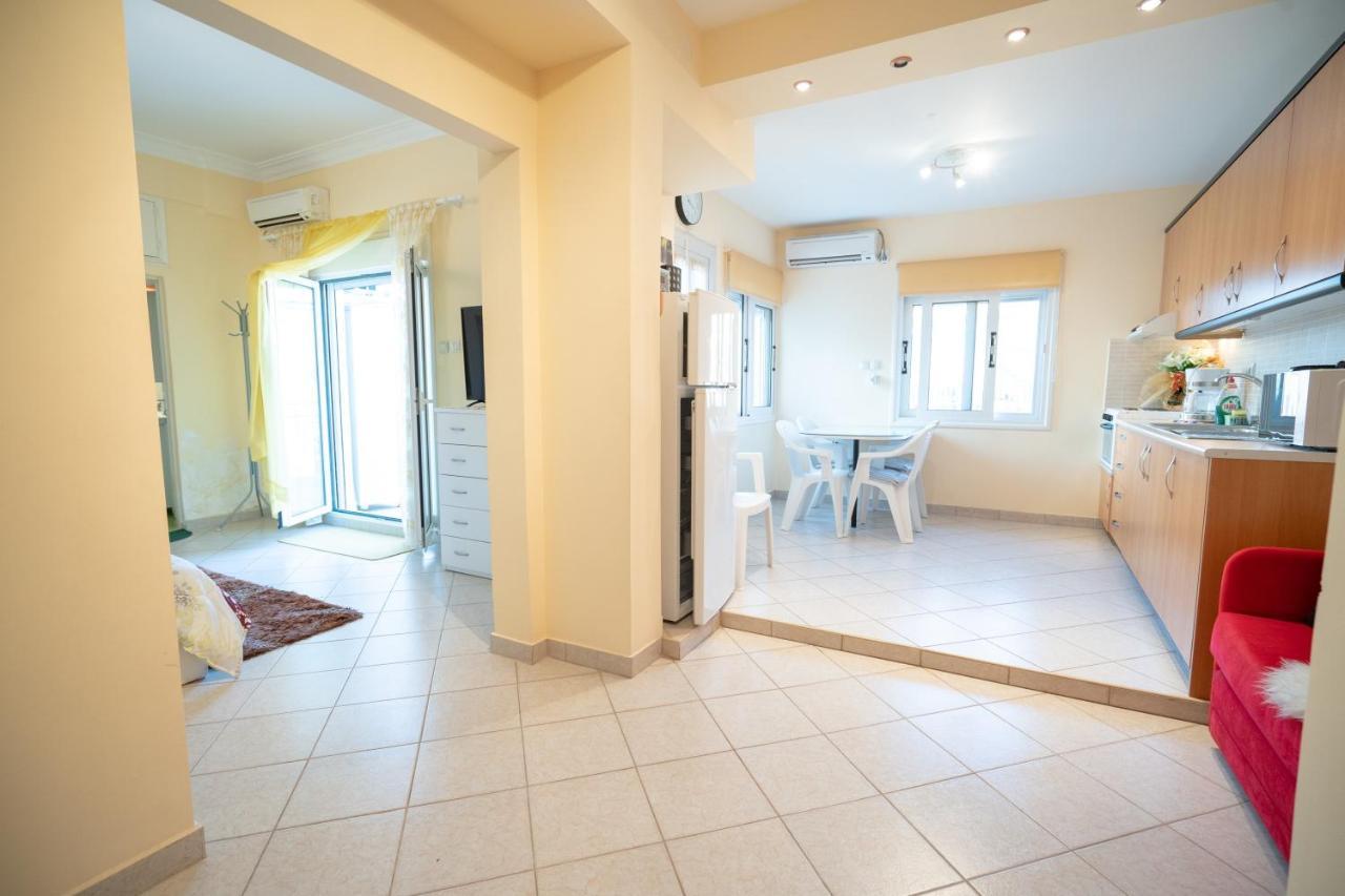 Attica Train Station 1 Bedroom 4 Pers Apartment Atenas Exterior foto